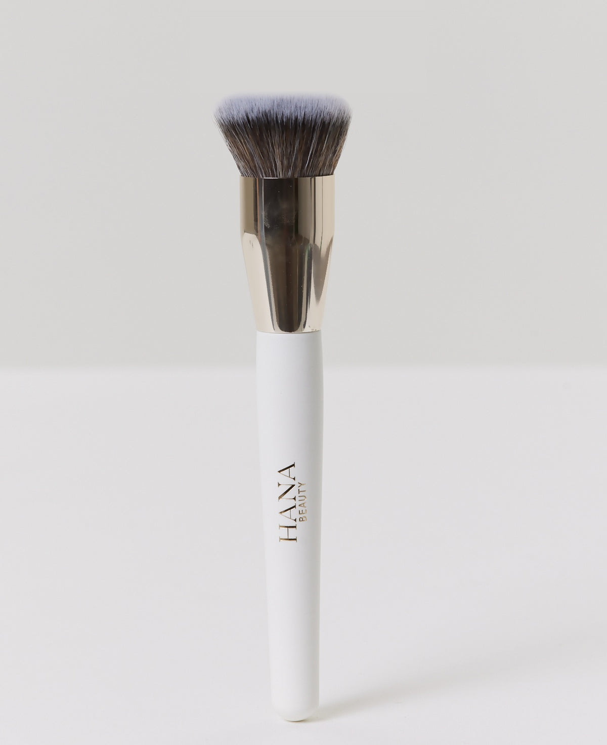 Essentials Kabuki Foundation - HB01